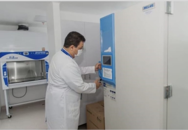 Clínica Universitaria Colombia presenta congelador biomédico de temperatura ultrabaja Meling
