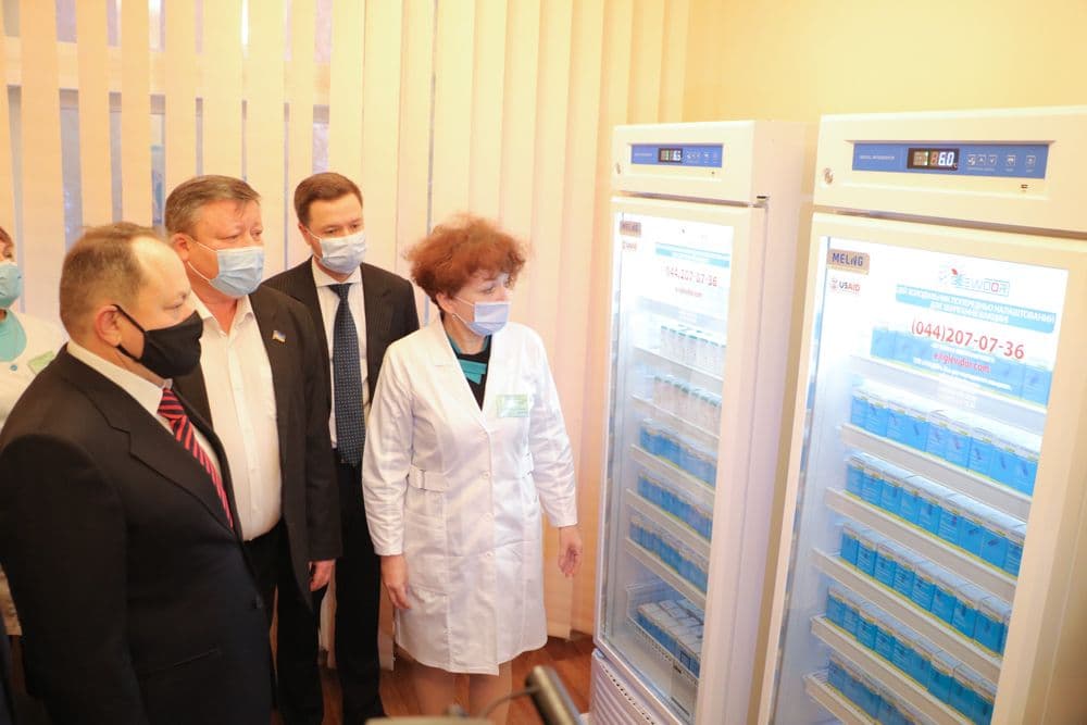 Aplicación de refrigeradores de farmacia/vacunas Meling en Kherson
